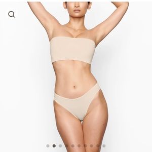SOLD - SKIMS | Fits Everybody Bandeau Bra